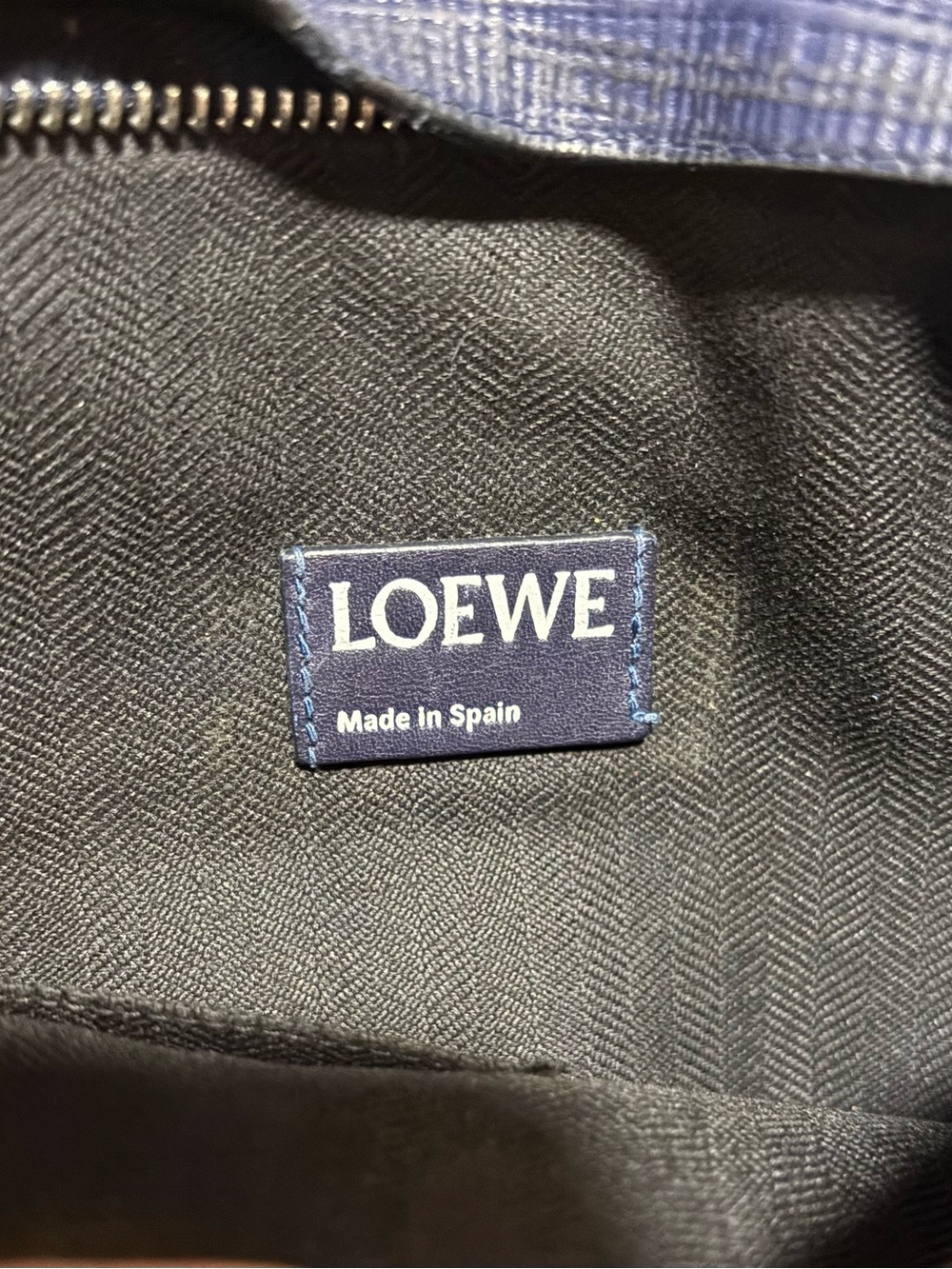 LOEWE PRE-OWNED
2012-2024 Leather Anagram T clutch bag - Picture 3 of 4